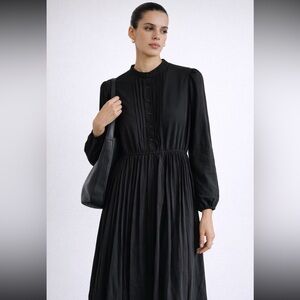 Minimalist Black Pleated Midi Dress – Effortless Elegance